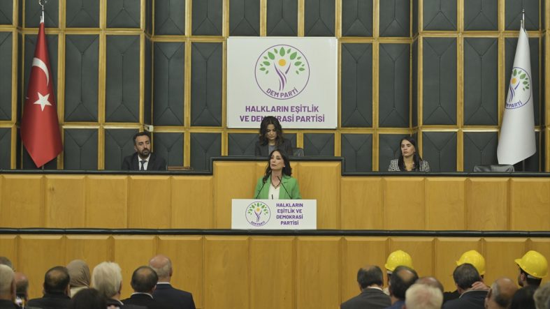 PKK'nın fesih kararından sonra DEM Parti MYK'sını topluyor
